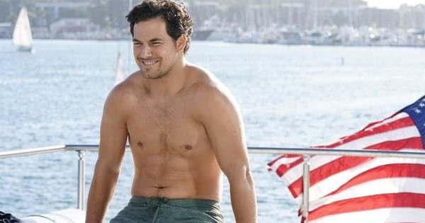 beth_328's tweet photo. Meredith Grey is literally stupid. A man like Deluca is BEGGING her for the slightest of attention and she has the AUDACITY to say no. Stupid stupid bitch this man is a heart throb https://t.co/pBCuaKBTqi