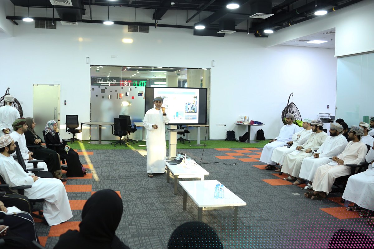 2040_om's tweet image. Fostering and developing ideas strengthened by experience opens wider horizons onto the future for youths... #YouthPlatform session with Oman Tech Fund CEO Eng. Yusuf Al Harthy. #MovingForwardWithConfidence