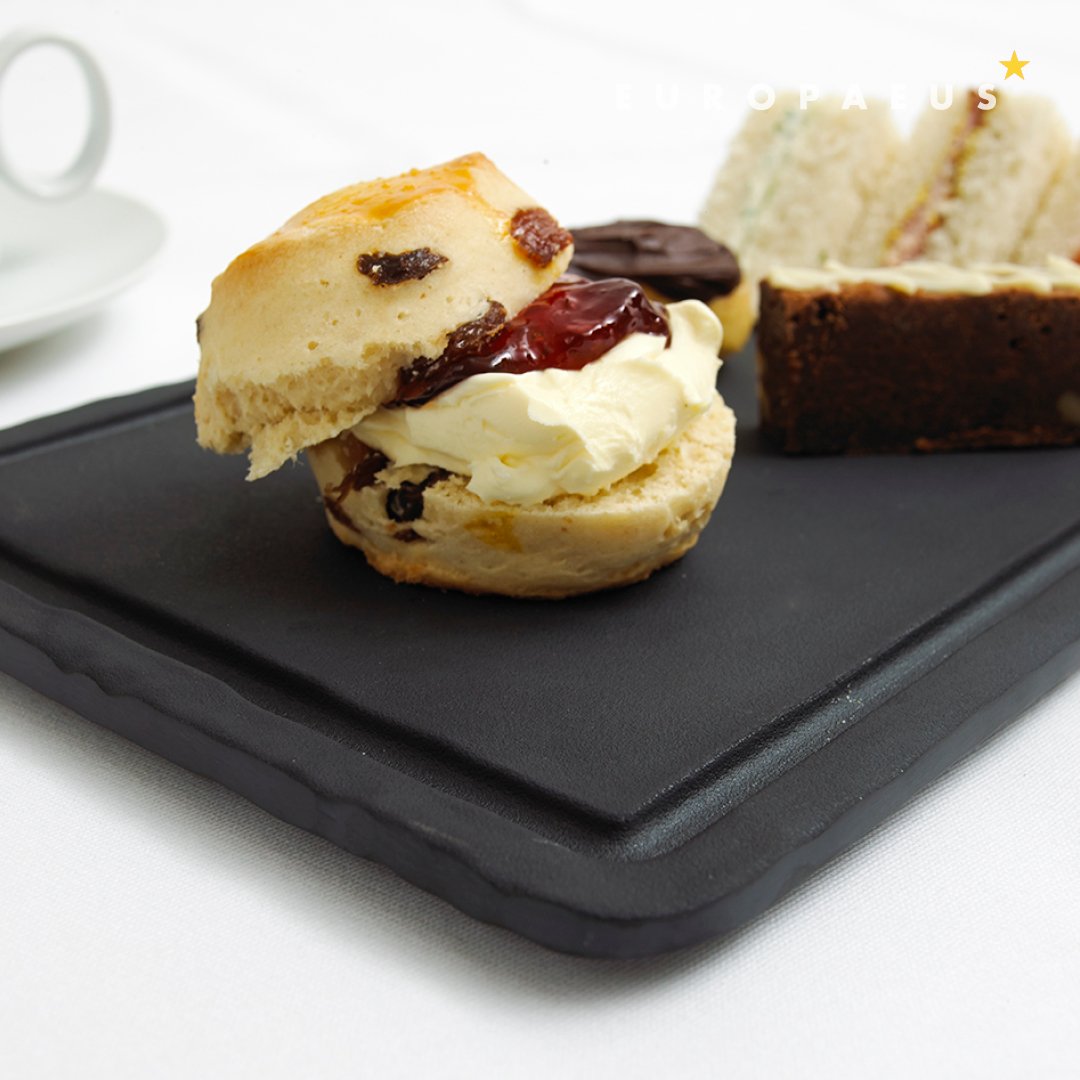 Europaeus's tweet photo. Our Faux Stone Effect Platters combine beautiful rustic charm whilst being 100% food safe. The unique design includes a rimmed edge to catch crumbs and small food waste, and small feet on the underneath allowing the dish to easily be picked up.

#europaeus #melamine #platter https://t.co/yr6oXGXKIn