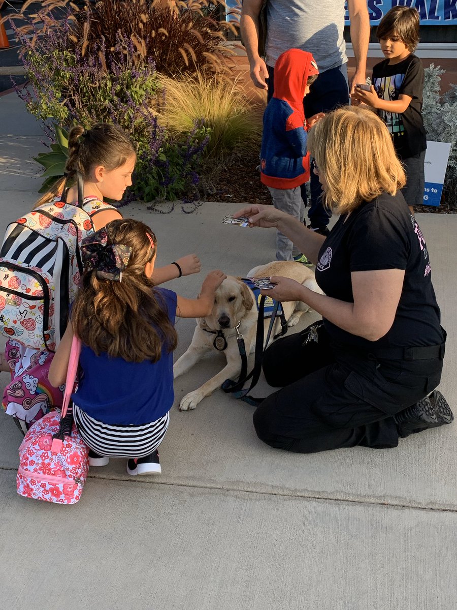TanazBruna's tweet photo. We love our visits from @RedondoBeachPD’s K9 Meredith! #Tulitarocks #RBPD #policeK9 https://t.co/V0c7T1G6NA