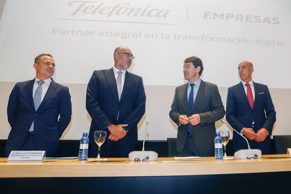 Apostamos por la innovación para atraer talento, crear empleo e impulsar la economía. Hoy hemos visitado el nuevo centro de #ciberseguridad en industria 4.0 de Telefónica en #León.
