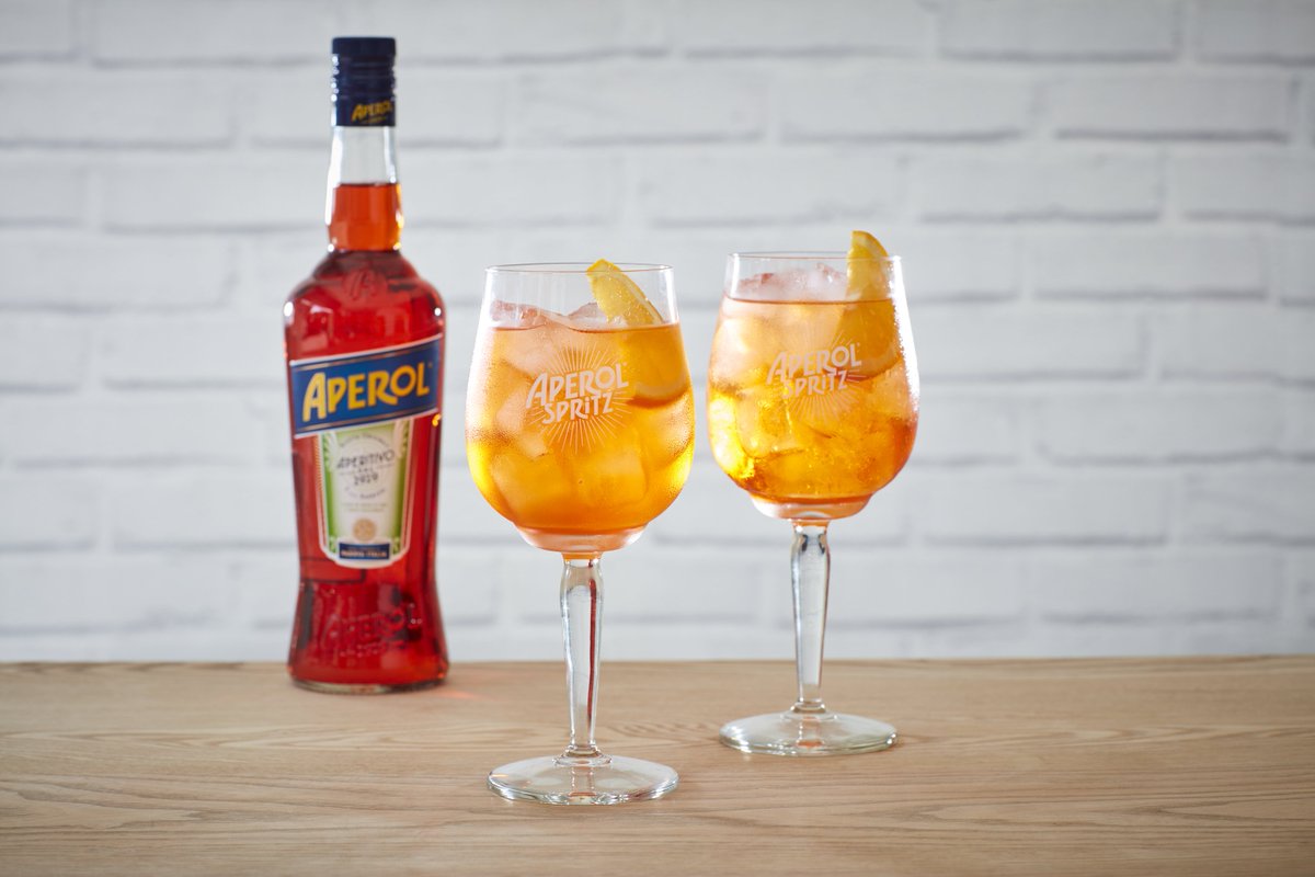 AperolSpritzUK's tweet image. We&apos;ve got five pairs of our Aperol Spritz glasses up for grabs, plus a bottle of Aperol and two bottles of Prosecco to enjoy them with.🍹🍹

To win your own pair of glasses, Aperol and Prosecco - follow @AperolSpritzUK and comment your favourite place to enjoy an Aperol Spritz!