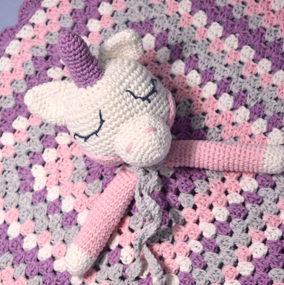 bonito #doudou #unicornio #amigurumi. hecho a mano.  #mantadeapego  #etsy #doudouunicornio etsy.me/2BeMRfK