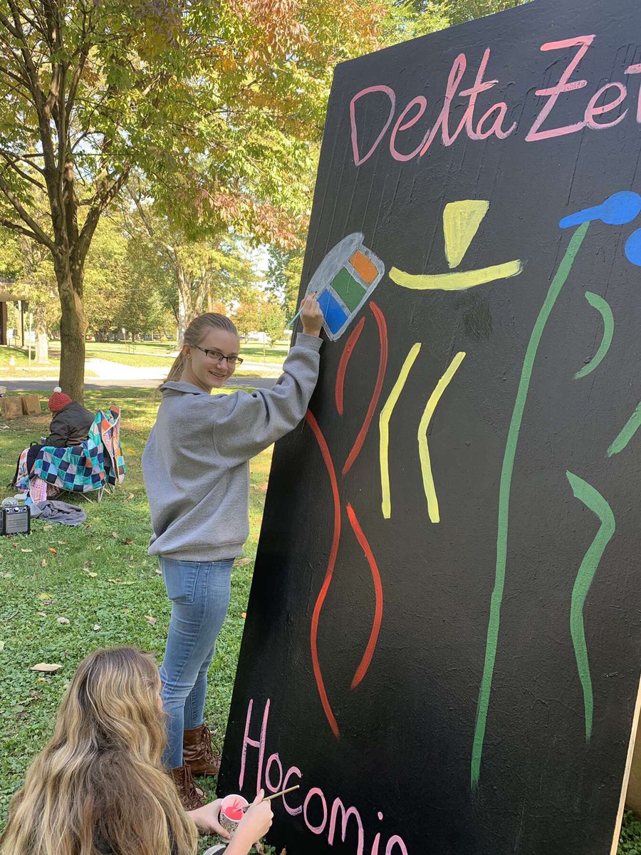 DeltaZeta_Pi's tweet photo. Homecoming is in full swing! Panel painting was so much fun this weekend https://t.co/A99XAFHmaV