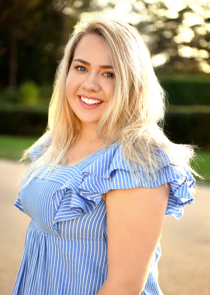 🚨 Senior Spotlight 🚨 
When asked to leave a piece of advice for underclassmen Maddy Young said, “Life moves so fast...So, just remember to take advantage of the time you have with your friends.”
Come celebrate Maddy and all of her contributions to PA Volleyball tonight at 7pm!