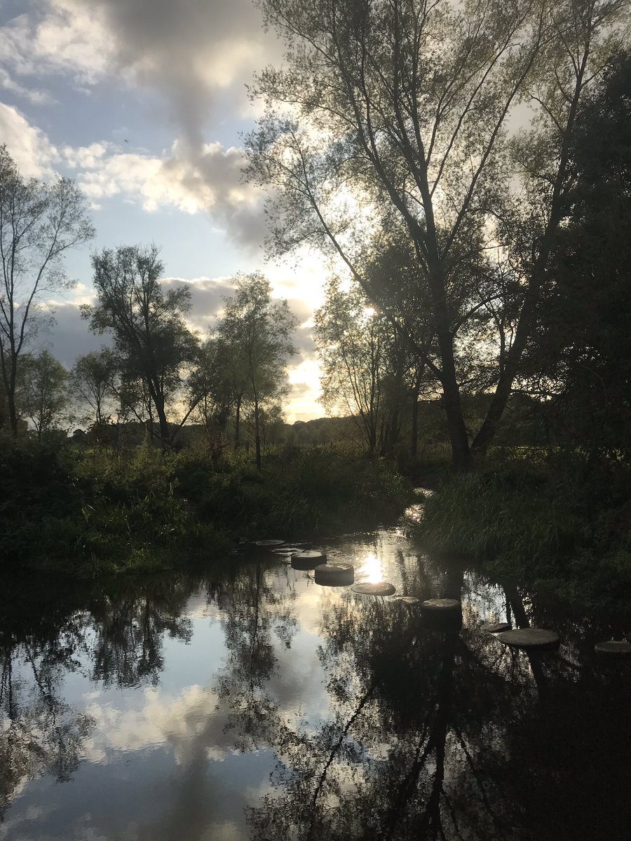 It may be ecologically dead, thanks to the failure of the regulation of the water companies, but the  #Ver is still capable of looking very beautiful.