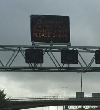 KernowMaiden's tweet image. Seen today on the M4 - photo taken by my passenger....

“EU freight papers may change 1 Nov - Please Check”

#brexit #GetReadyForBrexit