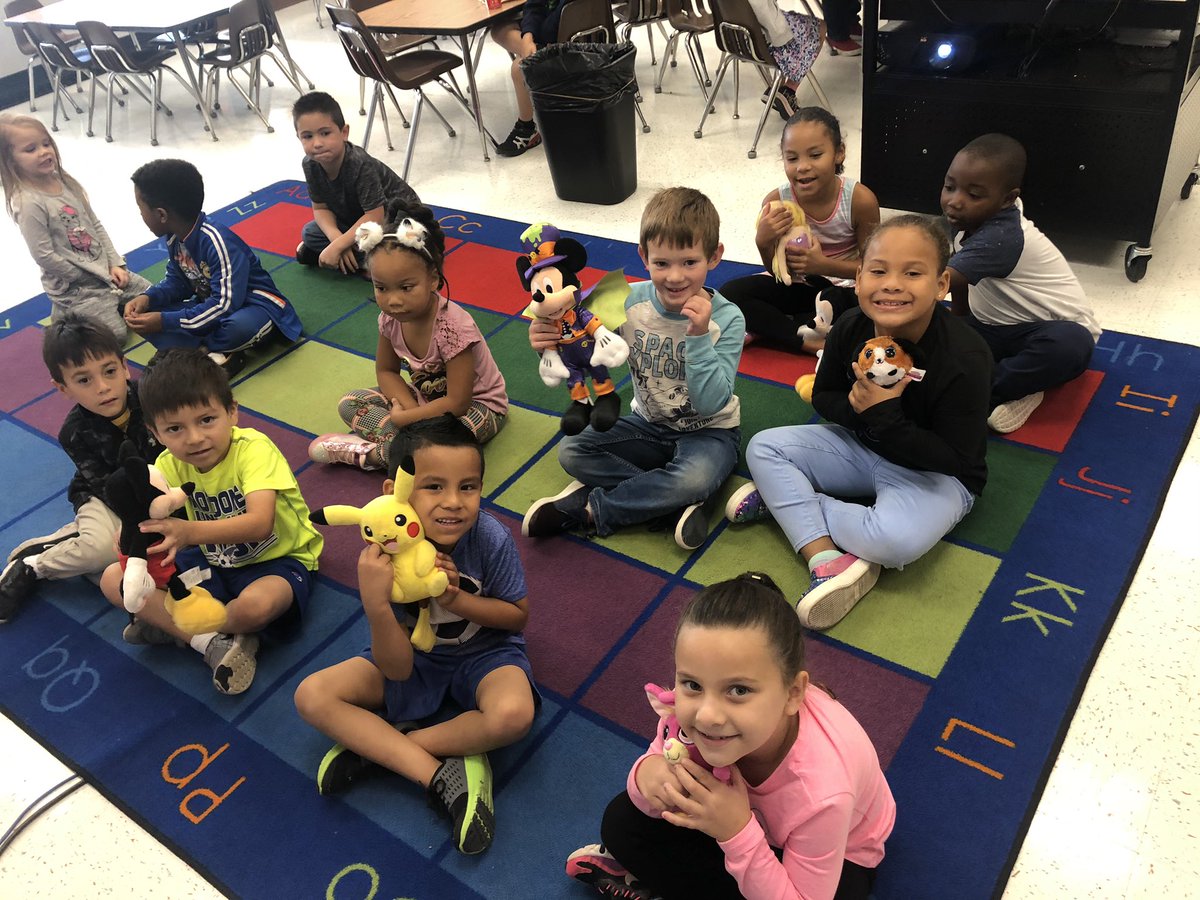 amyskelly's tweet photo. Essex’s ss being rewarded for positive behavior! @EssexBCPS @bwagner22 https://t.co/FlWQc4Yf6c