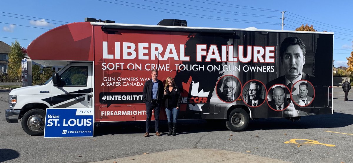 TWilsonOttawa's tweet image. Couldn’t resist a stop at my own  Candidate @BrianForNepean!! A fresh voice and a focus on combatting actual crime! 

I have never seen such a well staffed, excited campaign staff! office was packed with people eager to knock doors!! 

#VictoryIsKnocking 🇨🇦🗳🚌💙 #IntegrityTour