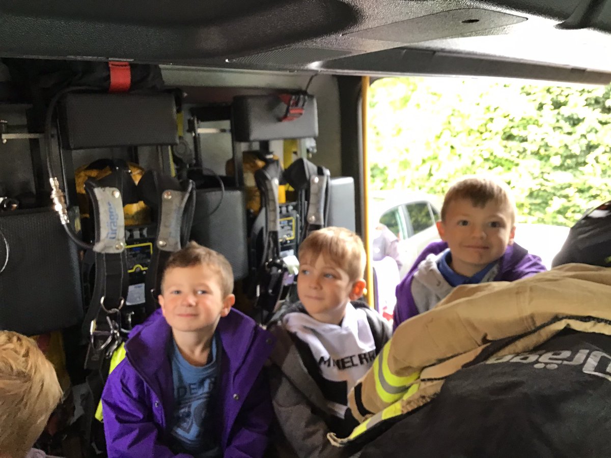 mrs_year1's tweet photo. Visiting fire engine to team Adams , following inspiring stories. @MrWayfield @kentfirerescue #dragonpost #emmayarlett https://t.co/OwUTQg4RwT
