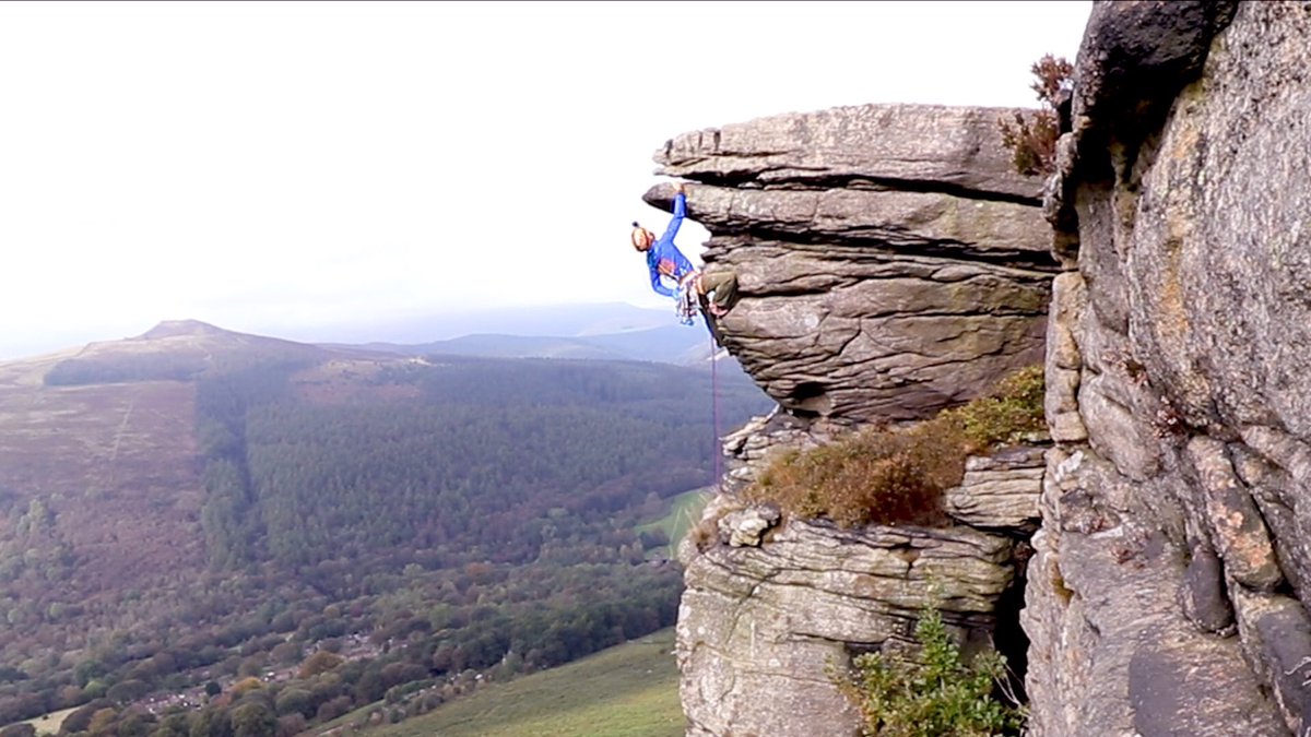 The most photogenic climb in the Peak District?? We think so!

Gargoyle Flake at Bamford is an eye catcher!

Check out the VLog from the day 
 youtu.be/TjzYvfHtRTg

#climbingismypassion #climbing #iloveclimbing #tradisrad #vanlifeclimbers #peakdistrict