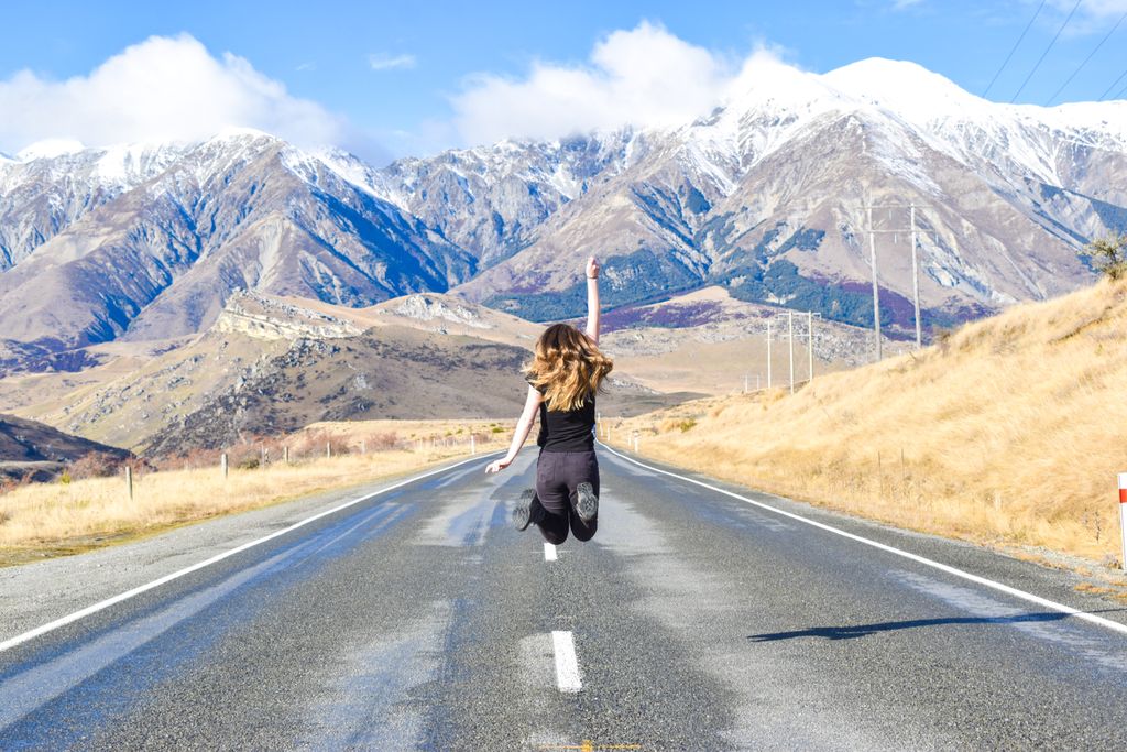Read these fab tips by WeLoveDates #guestblogger <a href="/imjustagirl_16/">Chloe | Freelance Travel Writer & Blogger</a> on how to survive a road trip with your partner!
buff.ly/31dQmO1
#TravelTuesday #travelbloggers #traveltip