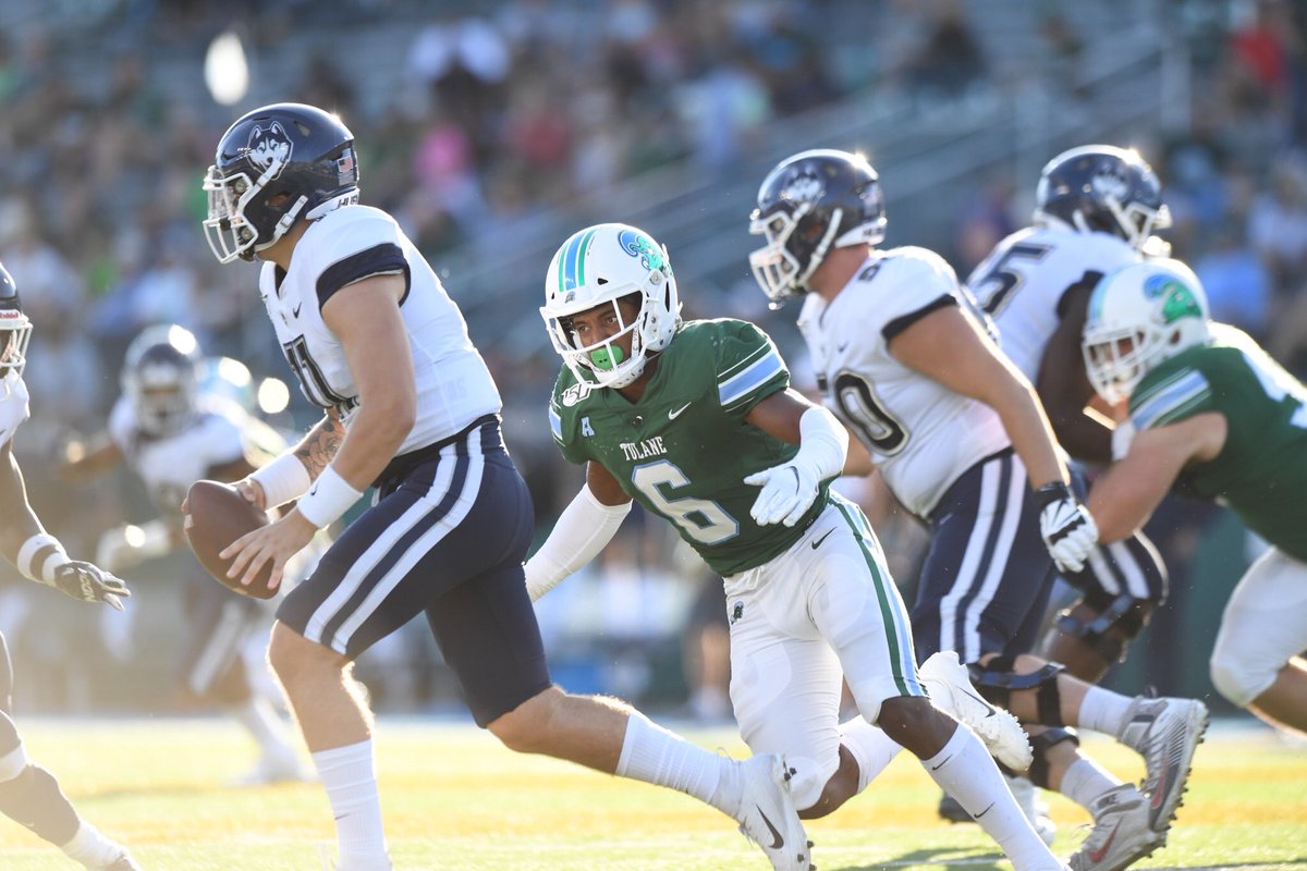 mik3lawry's tweet photo. Called my brother Saturday morning and told him my body hurt so bad that I wanted to cry... asked god to keep me before the game and I didn’t shed a tear 💚 #fightthroughadversity https://t.co/6KiptHcOab