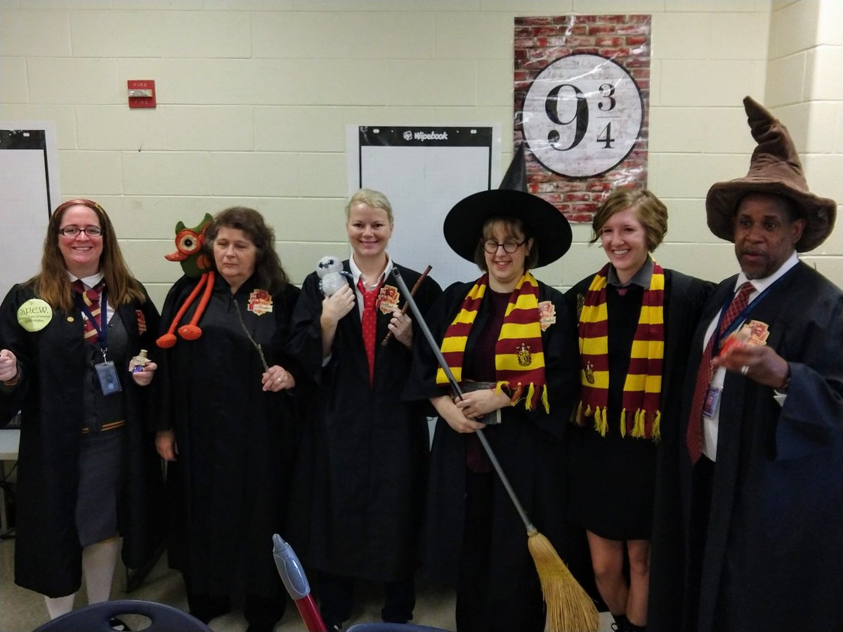 Leanne_Eason88's tweet photo. Spirit week day 2!! #LCBMath #BeTheU https://t.co/Til2OLNed8