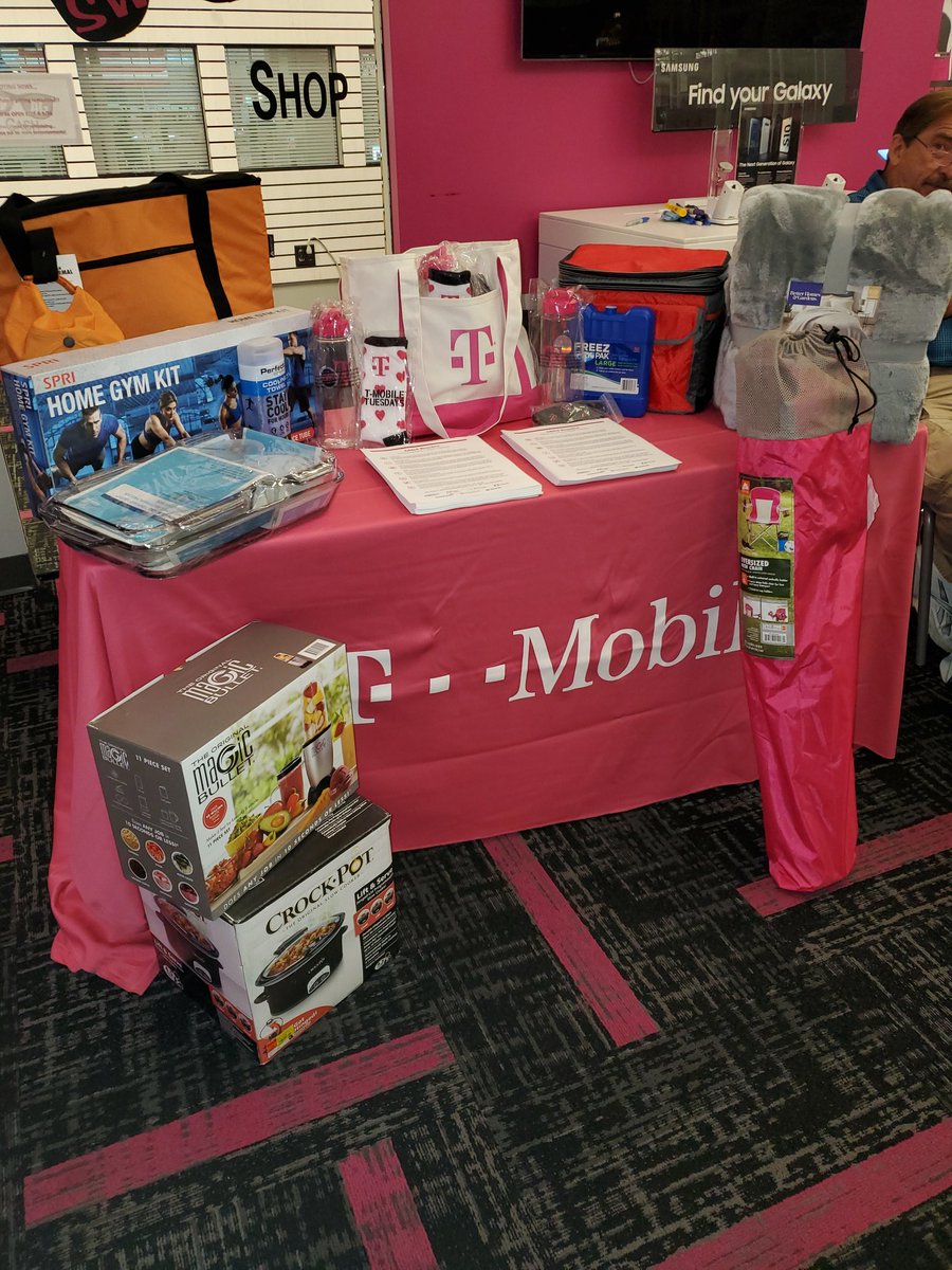 TNMagentaMama's tweet photo. Nashville's Employee Success Team is hosting our annual Benefits Fair Today. #1HR #TMobile #BenefitsGalore https://t.co/8DkQTII9B4