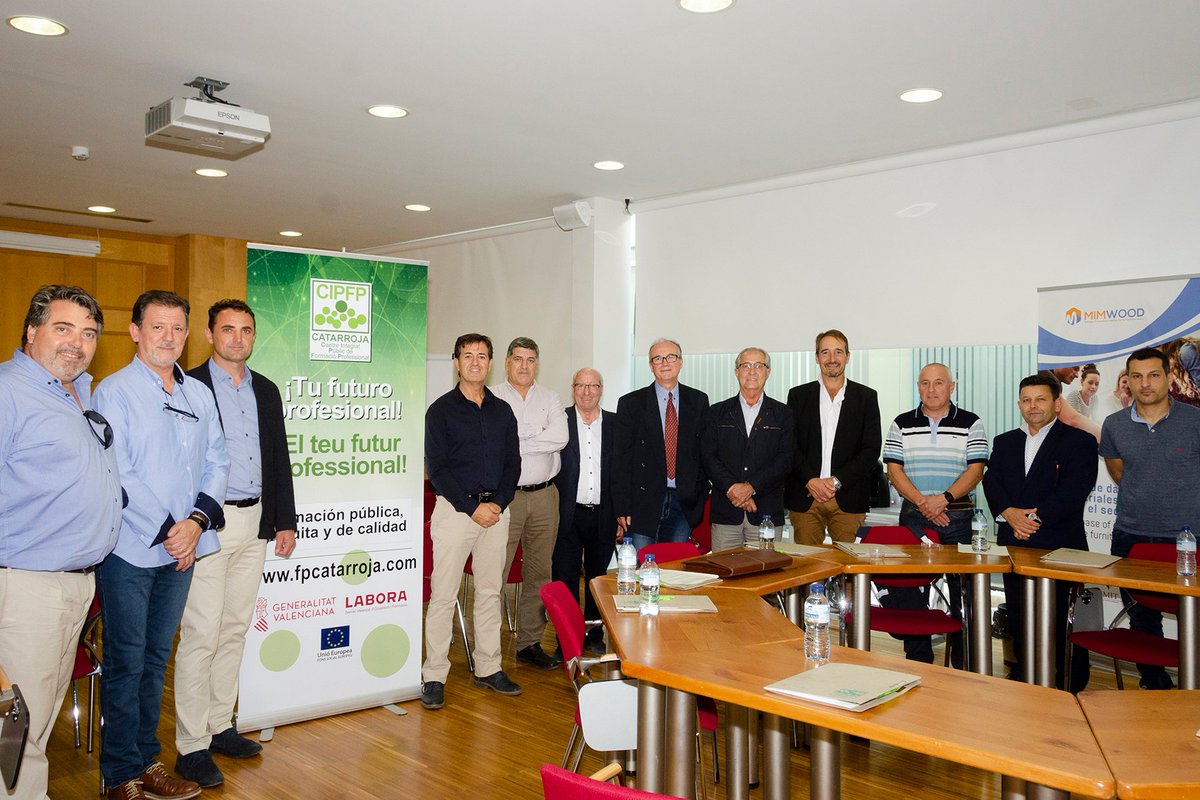 fpcatarroja's tweet photo. Hoy se ha presentado en #CIPFP #Catarroja el proyecto #microclustermaderaymueble. El acto al que ha acudido el consejo de #Fevama ha concluido con una visita a los talleres del centro.
@GVAlabora @GVAeducacio @AIDIMME #FP #Formaciónprofesional #SomLabora https://t.co/lFdP4n6VlE