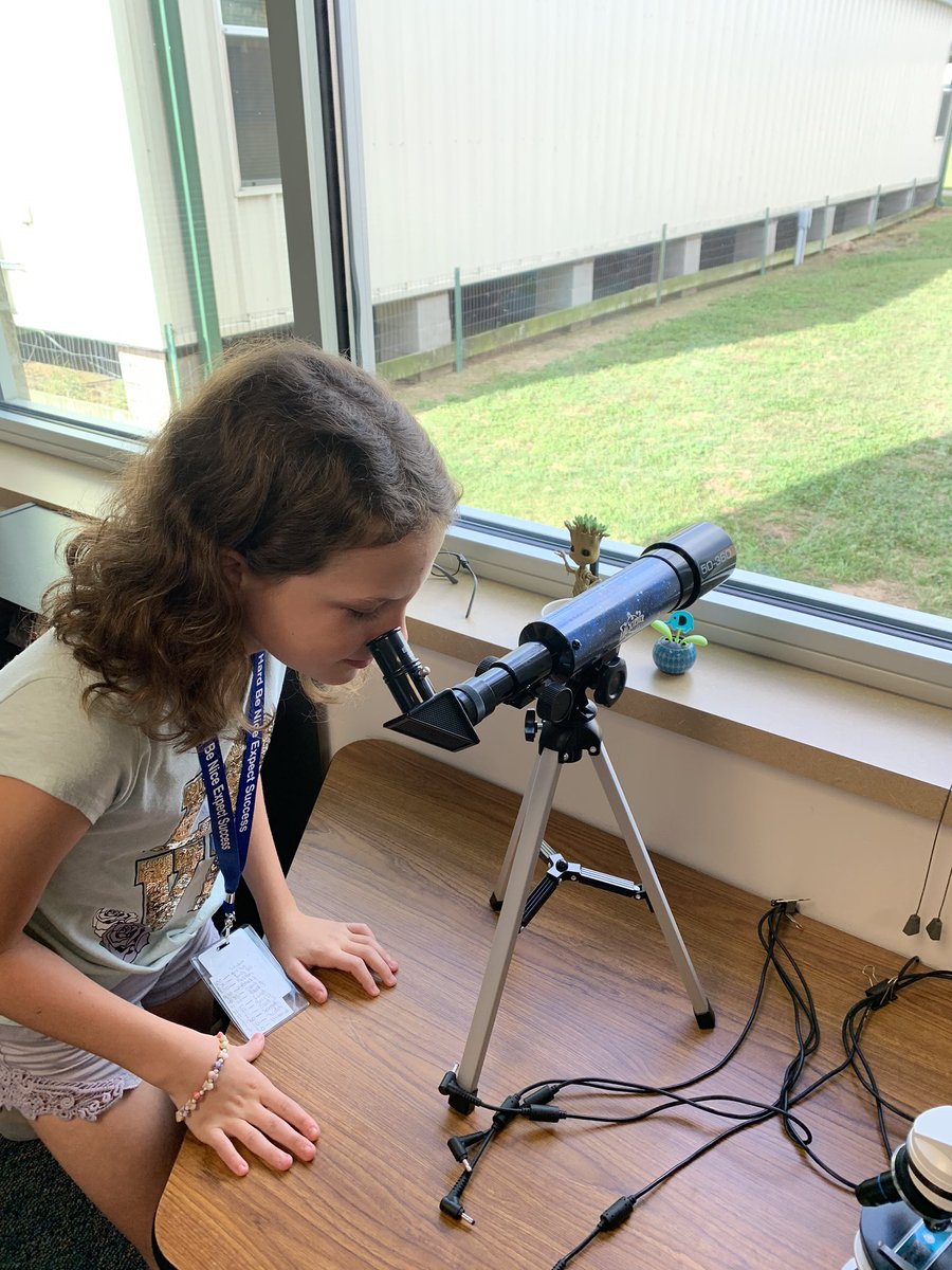 ChristyHuse's tweet photo. Today we did a fun read aloud about the dark, which is the absence of light. Then we looked through different objects to see light being refracted. @twehowl #twehowl #dragonflysquad #light #sciencereadaloud #StorytimeWithMsWilliams https://t.co/sa0ssS7tpA