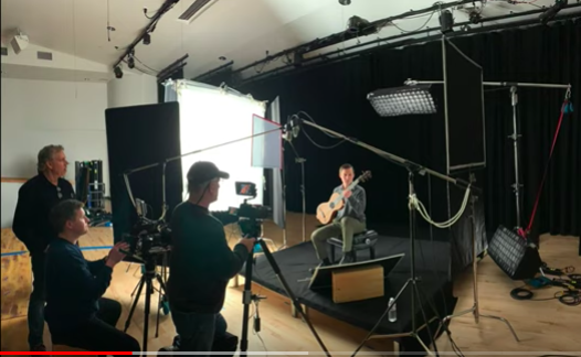rulebostoncam's tweet photo. See how the @kinoflo FreeStyle 31 LED was used to highlight these one-of-a-kind, antique guitars (see link) and rent the #FreeStyle31 at 25% off all this month. Reach out to rentals@rule.com or 800-rule-com for details.
https://t.co/R16tUGl0Ib
#rulerentals #rbcgear #leds https://t.co/LKzeEAfyEr