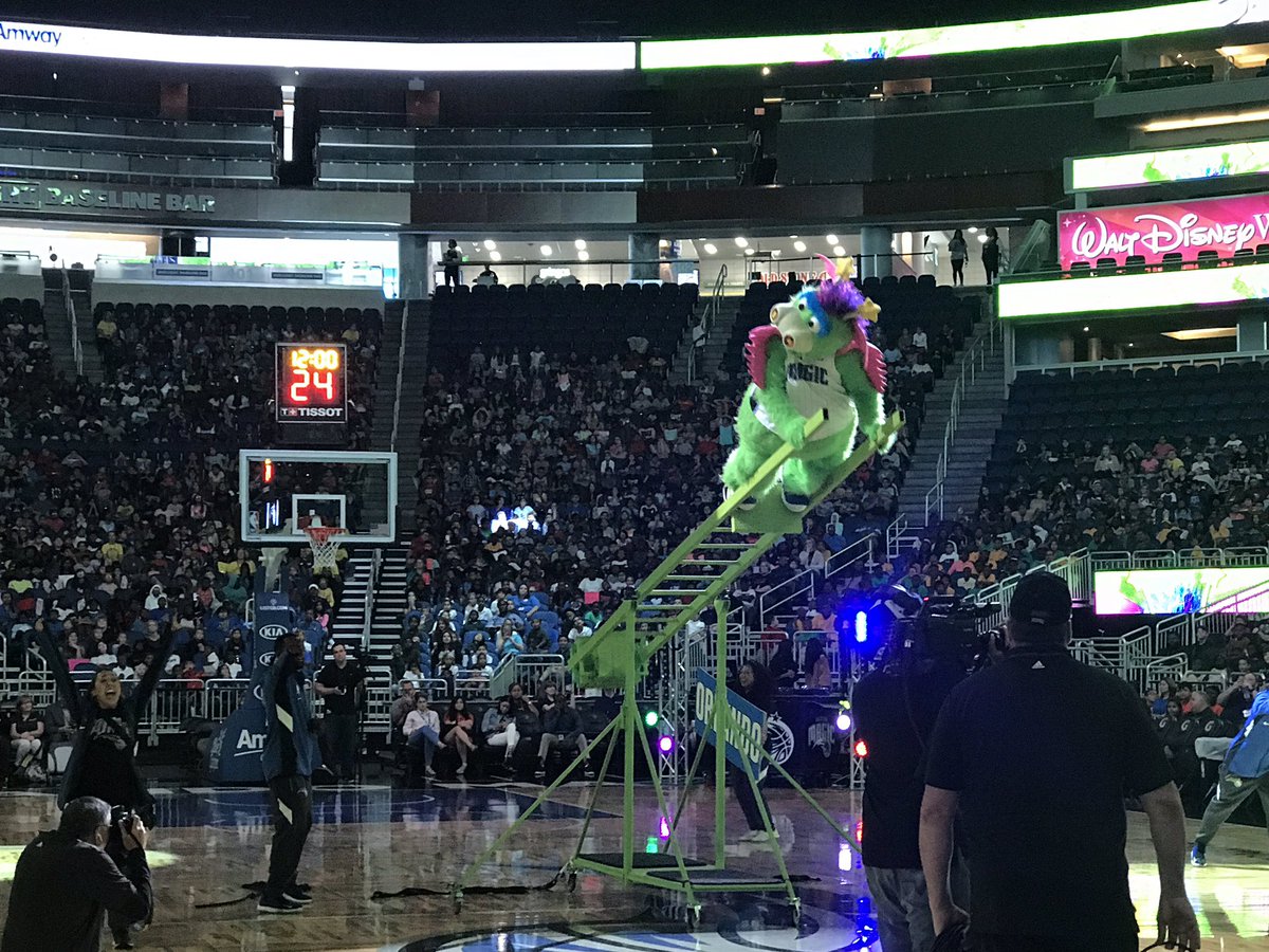OCPSnews's tweet photo. Oh yeah, @STUFFMagic is in the house! #PickReadRoll #OCPSReads #MagicAboveAll https://t.co/NPErnHwwrE