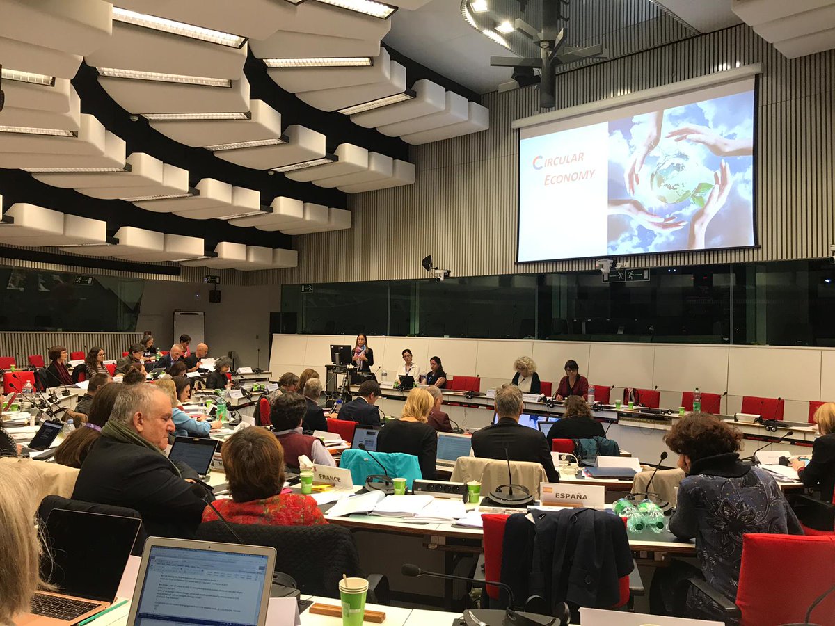 CLIC_EU's tweet photo. Our motto is: it’s worth to cooperate!Here Jermina Stanojev from @UU_University  presenting the concept of #circulareconomy applied to #culturalheritage to contribute to the European Framework for Action on Cultural Heritage https://t.co/DFkwhxbIdz