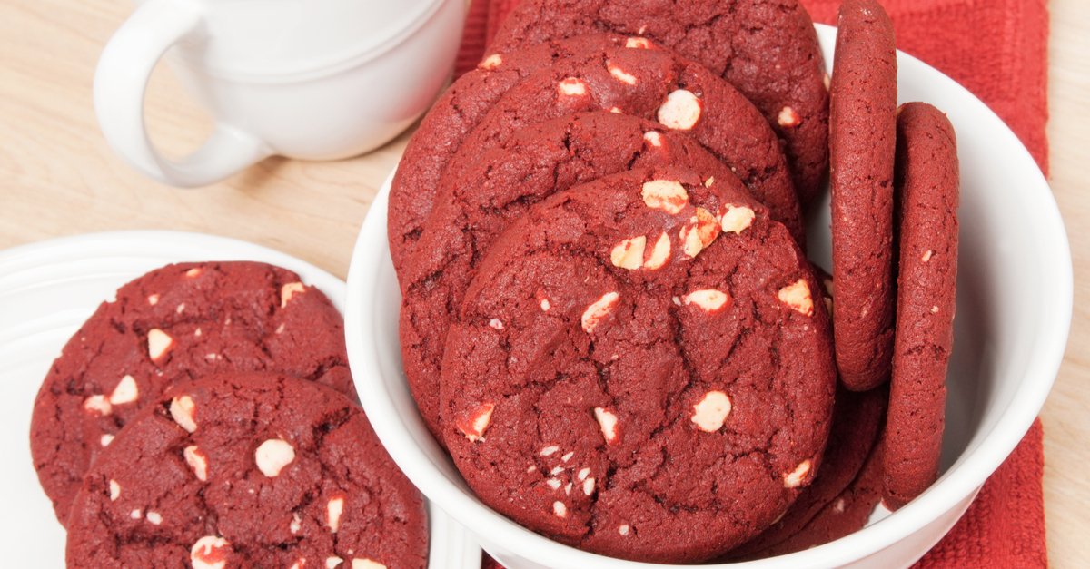 SensientColorNA's tweet image. Red velvet desserts, anyone? Sensient’s SupraRed™ is a heat-stable, highly concentrated and clean alternative to Red No. 40 dye. Learn about this exciting innovation here: bit.ly/2nN1Wln