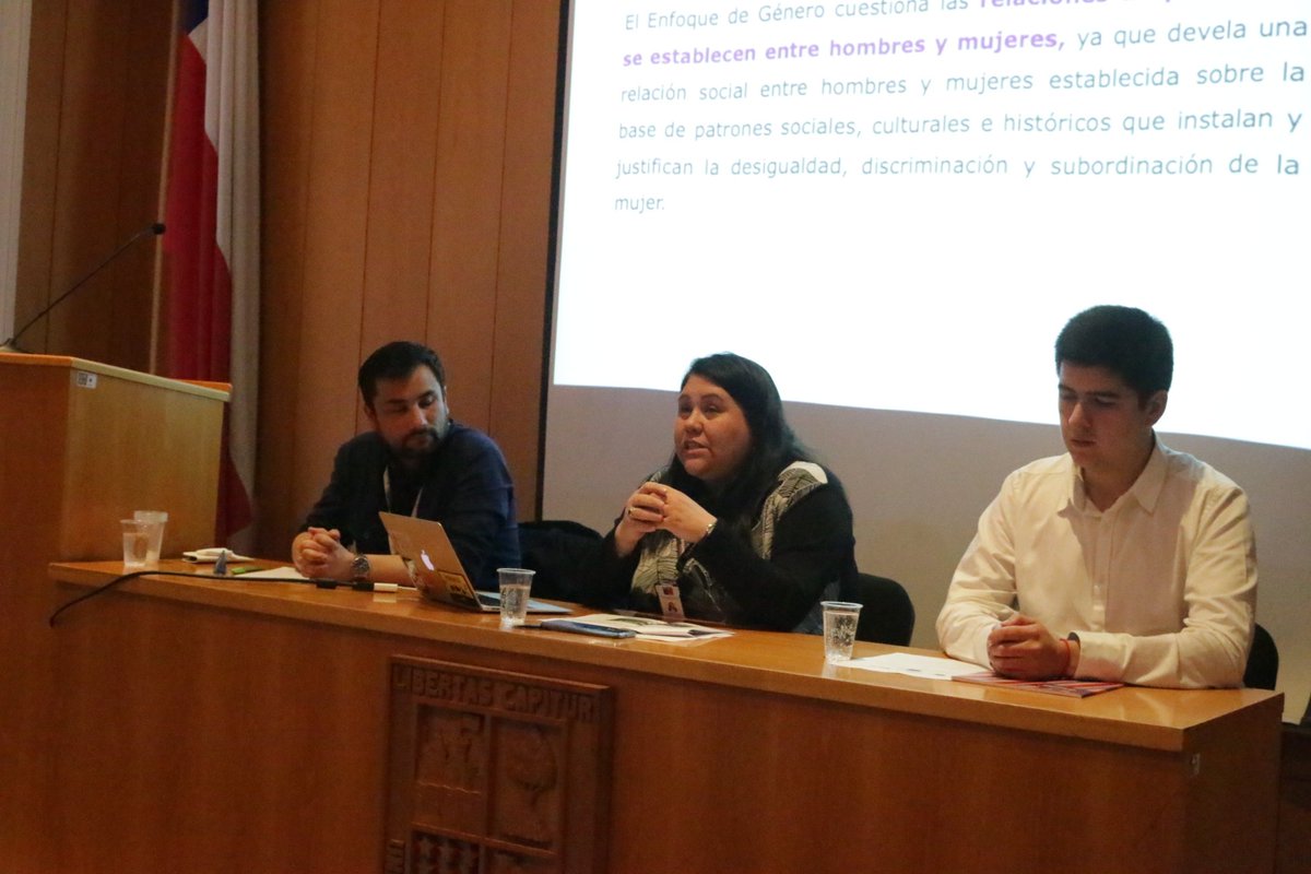 SenameLosRios's tweet photo. ✔️Junto a @SernamegLosRios, @TodoMejora y @inddhh desarrollamos seminario sobre las diversidades sexuales y de género, desde la perspectiva de los derechos humanos.
➡️ Con la participación de profesionales que se desempeñan en diferentes programas de la red @SenameLosRios https://t.co/KX6NUJCSXw