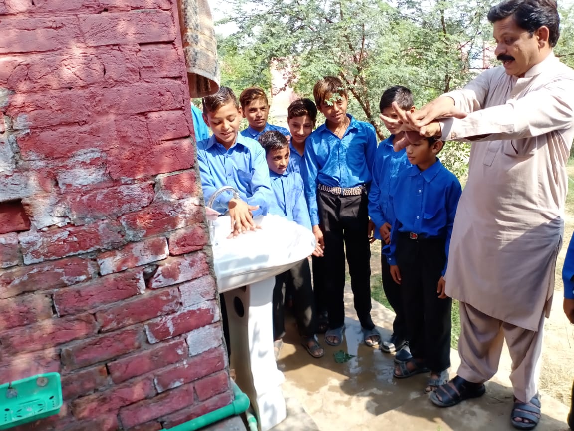 lodhi_adv's tweet photo. #iamSHNS 
@ImranKhanPTI @ChMSarwar @HealthPunjabGov @PSHDept @iqrarulhassan @TeamSarwar 
@HealthPunjabGov @PSHDept @PunjabReforms @UsmanAKBuzdar
School Health Program
Celebrating World Hand Washing Day. https://t.co/nfsPSXYgmW