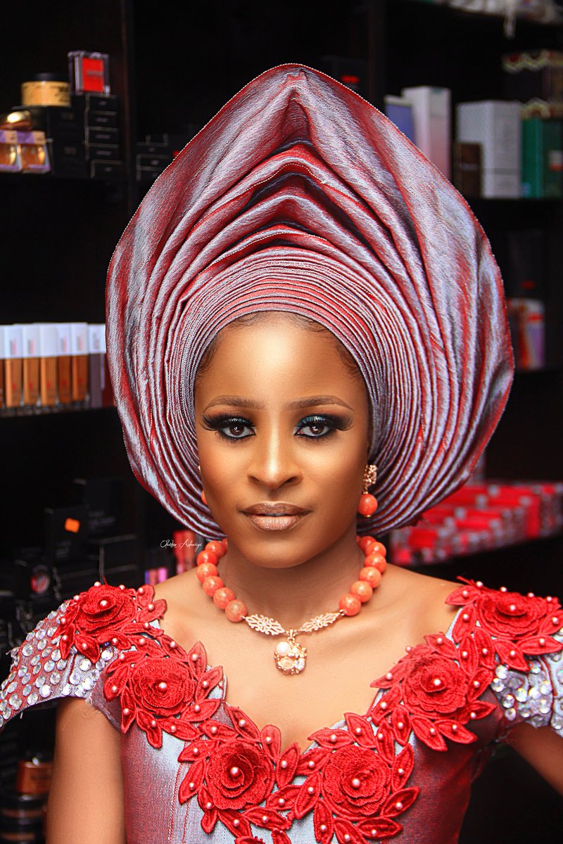 Olaitanadewuyi3's tweet photo. A Good Definition of Beauty
.
.
Makeup and Gele @rickies_makeovers
Asooke @violabridalsandasooke
Accessories @adukelagos
Shot by 📷 @olaitanadewuyi
.
.
#asooke #studioglam #photolovers https://t.co/bhNyAgrg0i