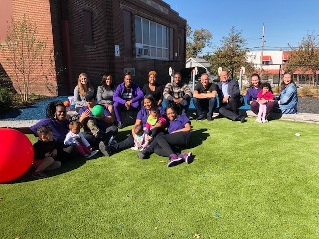 RavensCommunity's tweet image. @Ravens CB/RS, @CyJones_ recently visited the #UnitedWay Ben Center to hear stories, tour the daycare and share life advice with students. Keep up the great work, @CyJones_ @_cyjfoundation! #OurTeamOurCommunity #RavensHuddlefor100