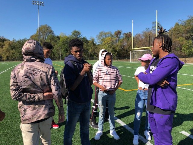 RavensCommunity's tweet image. @Ravens CB/RS, @CyJones_ recently visited the #UnitedWay Ben Center to hear stories, tour the daycare and share life advice with students. Keep up the great work, @CyJones_ @_cyjfoundation! #OurTeamOurCommunity #RavensHuddlefor100