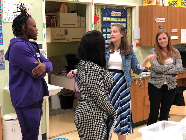 RavensCommunity's tweet image. @Ravens CB/RS, @CyJones_ recently visited the #UnitedWay Ben Center to hear stories, tour the daycare and share life advice with students. Keep up the great work, @CyJones_ @_cyjfoundation! #OurTeamOurCommunity #RavensHuddlefor100