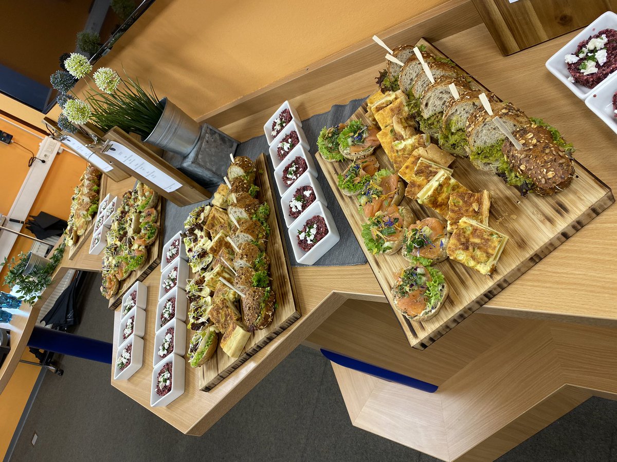 ULSolutionsSIS's tweet photo. Unser Talk im Park-Thema heute: „Jazz auf der ALM – Wie man komplexe Software- und Systementwicklung orchestriert“. #mp_tip Vielen Dank @FrauPunktB für das phantastische Catering! 🥰 https://t.co/R0j2GtaqwC