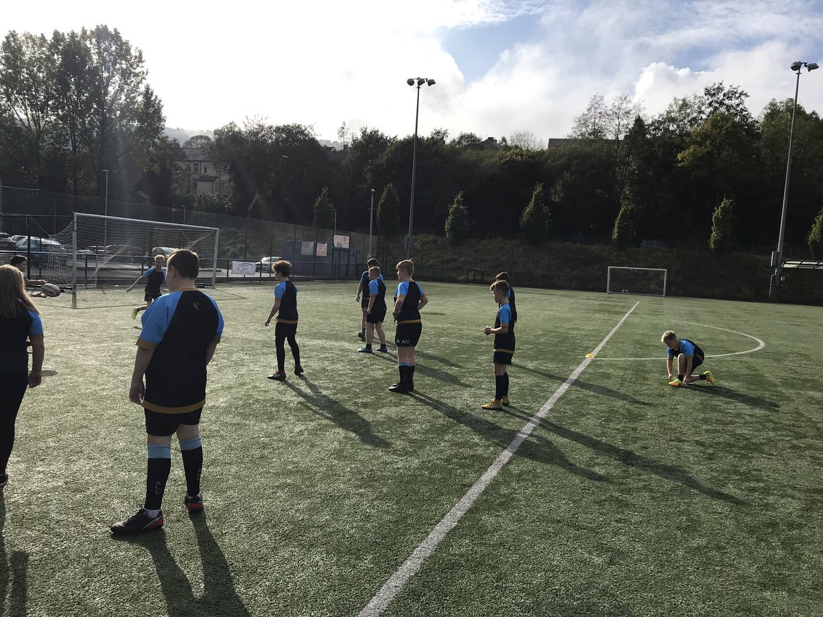 Christo11590925's tweet photo. Rugby: yr7 coach Josh Gay coaching a passing drill in after school training.. @MRHerring3 @ALC_SECONDARY #rugbyLeader #3GirlsTraining https://t.co/YJqgBSHgof