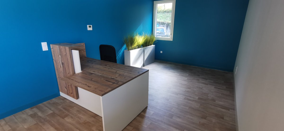 Ouverture imminente du Campus numérique de <a href="/Lons_le_Saunier/">Lons-le-Saunier</a> . Inauguration le 8 novembre, journées portes ouvertes (avec des surprises !) le 9. 
Ça va partir fort !  La partie Campus Connecté accueille ses premiers élèves.  
#campuslons #startup #inclusion