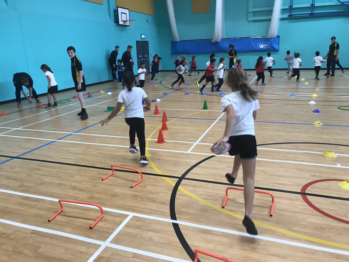 PriorySchoolSL1's tweet photo. Our students in KS1 had a great time at the @didi_rugby1 @SloughSSN 🏉 event. Thank you to everyone for organising #teampriory @YourSchoolGames https://t.co/zaXrHhggyX