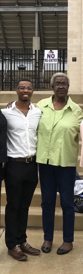 _5ive5ive's tweet photo. If you knew me U knew she was my first mama . If u need somebody to stand with you she was gone be there and talk shit while she was doing it. I love you baby RIP Loc💙💙Realest to Ever do it https://t.co/n5KSgtvm3i
