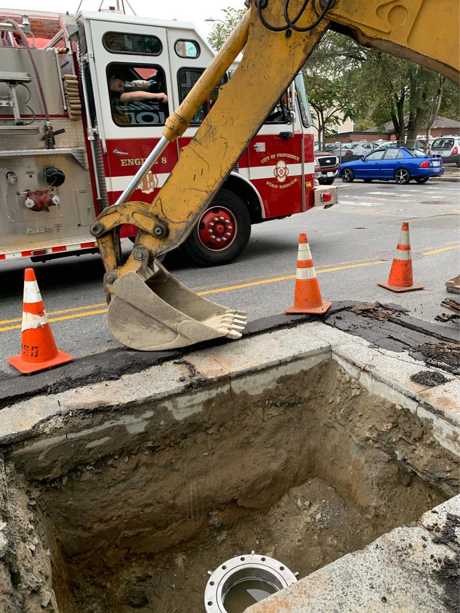 HydraStop's tweet photo. Making repairs to #water lines can be an inconvenience to customers, but could also be potentially dangerous as it can affect fire protection. But not with Hydra-Stop! Keep the water running with our line of #solutionsforcontrol, including the award-winning #instavalve. https://t.co/PzkdWxQYj8
