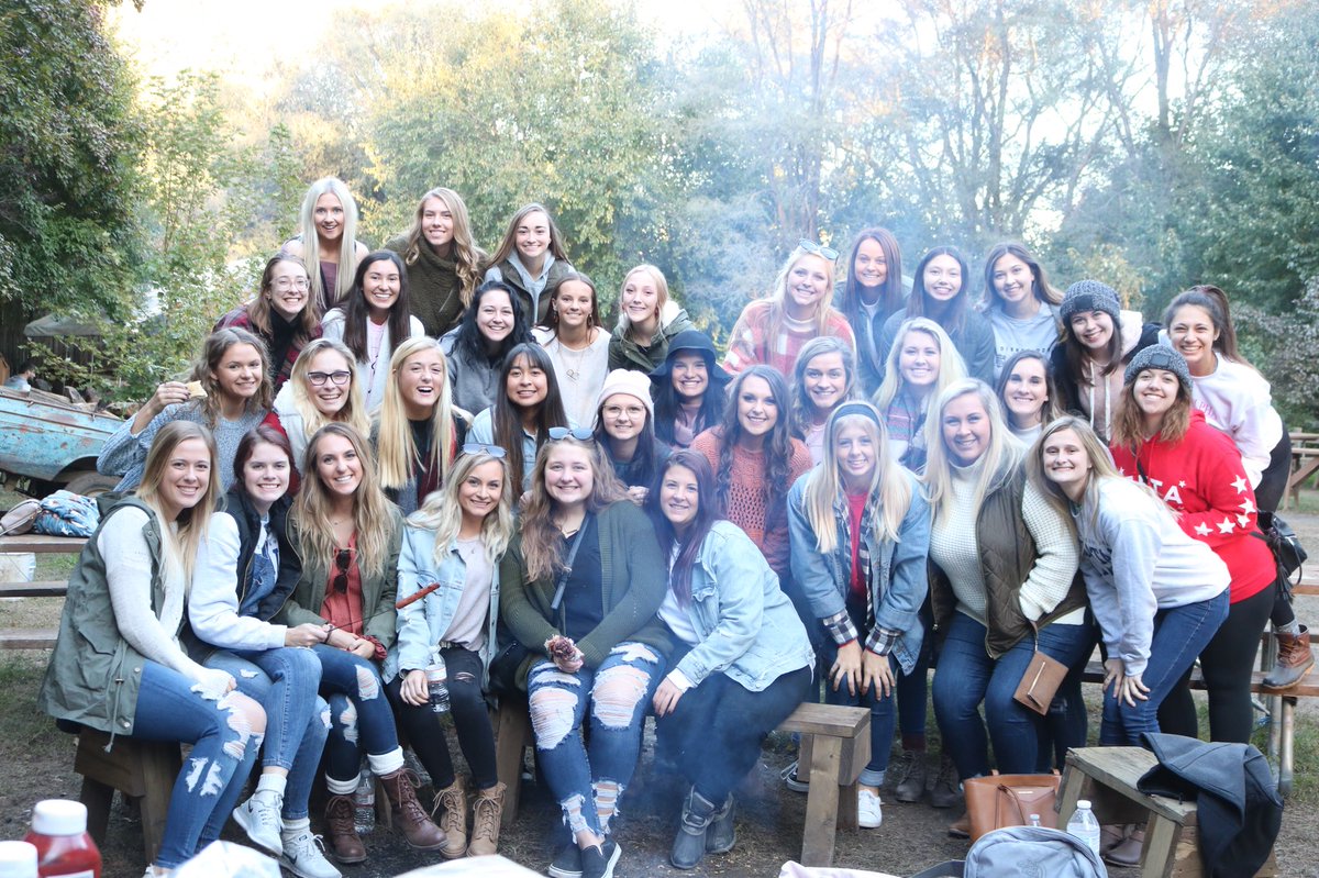 UNO Panhellenic tweet media