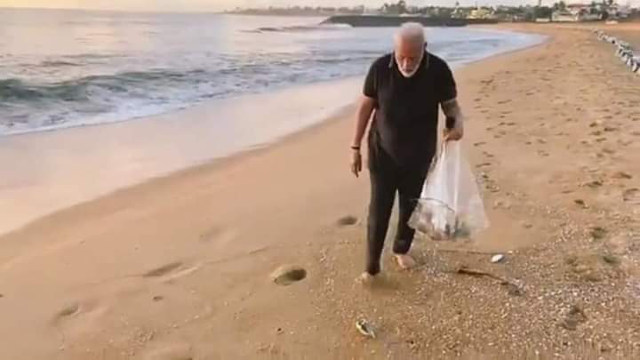 Dev59697187's tweet image. सिंगापुर के प्रधानमंत्री LEE KAUN YEW जी..
जिन्होने 5 दशक पहले सफाई अभियान चलाया &amp;amp; आज सिंगापुर दुनिया का सबसे स्वच्छ देश बन गया..
&amp;amp;
@narendramodi जी ने स्वच्छता का संदेश देना शुरू किया तो #DesignerMedia #UrbanNaxals ने उनका मज़ाक़ उड़ाना शुरू कर दिया !
@ndtv @RahulGandhi @aajtak