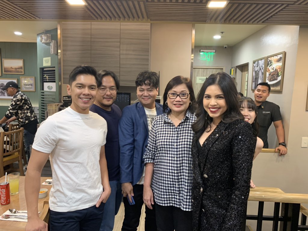 MBUycoco's tweet photo. Congratulations @mainedcm Carlo Aquino and the rest of the Team. Ganda ng Movie!!! Kita kits tayo sa mga Sinehan bukas!  #IsaPaWithFeelingsBlackCarpet https://t.co/MVybAquqCH