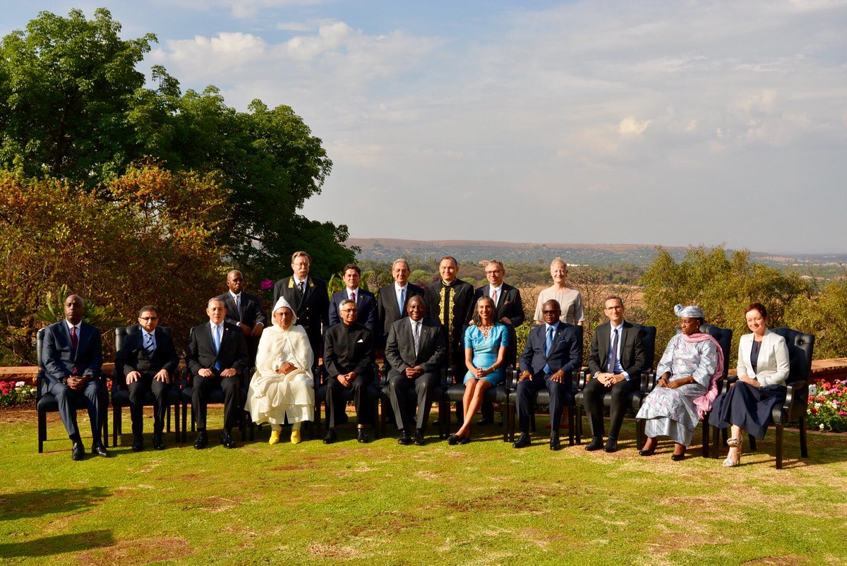 EUinSA's tweet photo. A group photo with fellow diplomats who presented their credentials today & a final handshake by Amb @RKionka and Pres @CyrilRamaphosa. #HOMCredentialsSA @PretoriaNews @ValBoje @PFabric @TheDiplOmats_ @DIRCO_ZA @SAIIA_info #SA_EUtalk @TheDiplOmats @SAgovnews https://t.co/Am5UvEwgAn