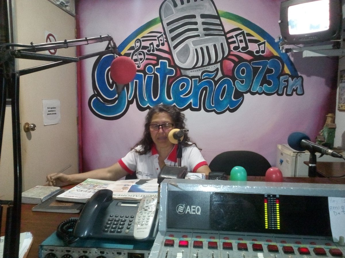 Programa de la defensoria educativa con la abogada Miriam Zambrano Griteña 97.3fm.
