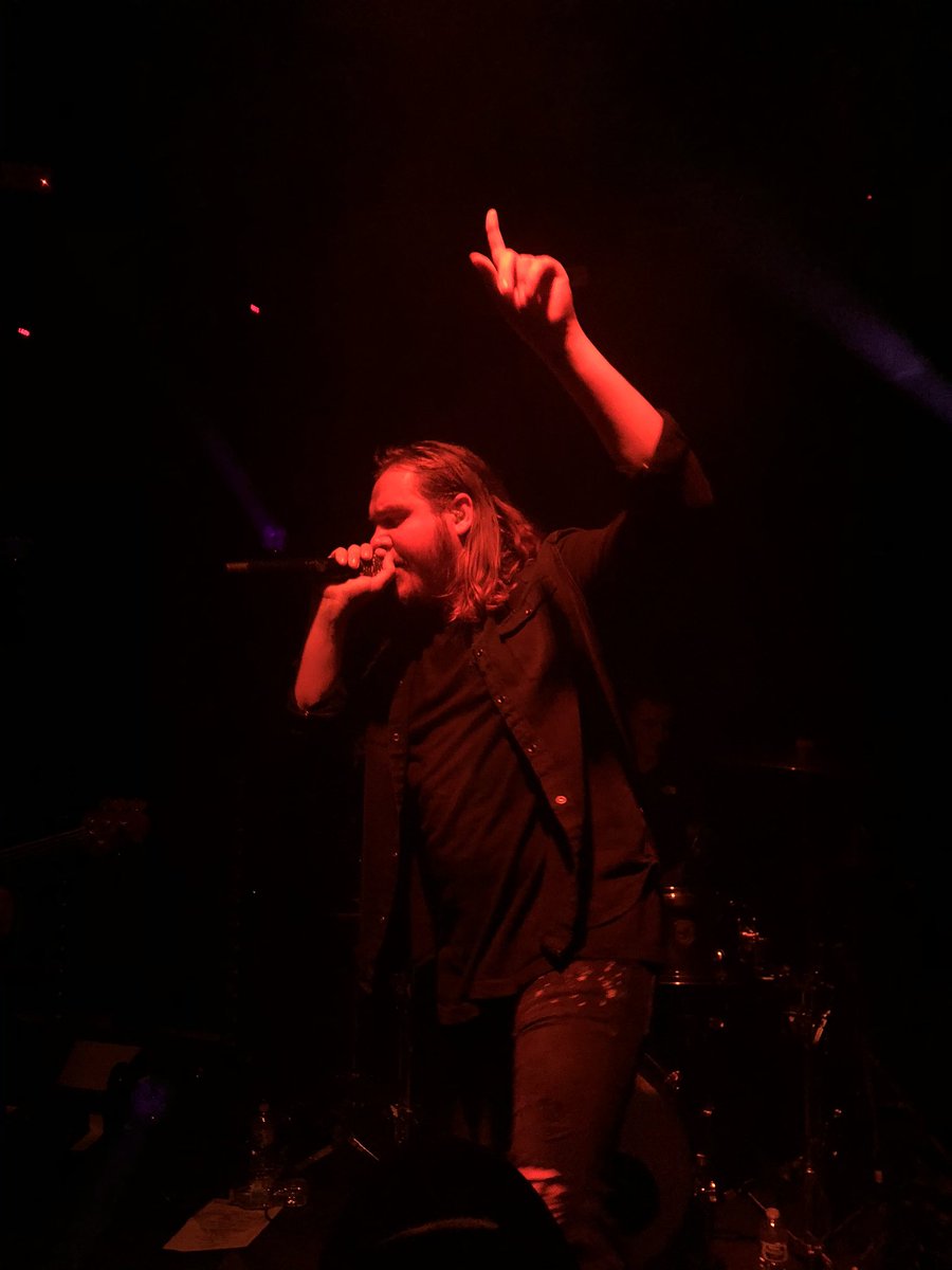 stargrl666's tweet photo. and that’s on BLEGH #PressureTour https://t.co/bg2wgoye0O
