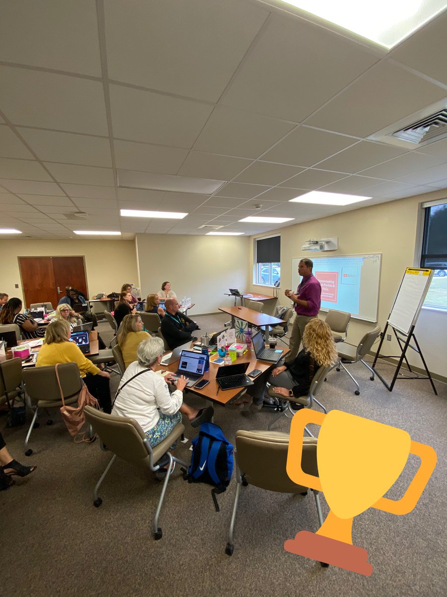 DISgradyhcs's tweet photo. @BMahaffey33 showing some of his Screencasting skills! One of the most innovative instructional coaches I know! https://t.co/gBiCaDVSlE