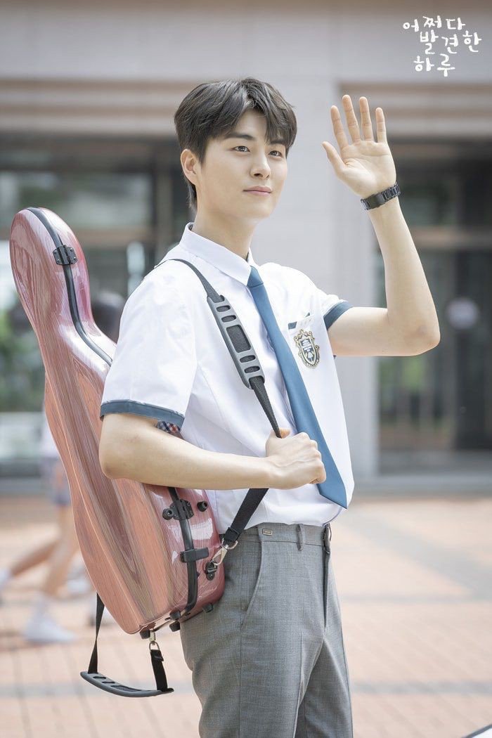 jrjswn_'s tweet photo. มาค่ะ จะมาแนะนำอีโดฮวา ที่รับบทโดย จอง กอนจู ในซีรีย์เรื่อง #ExtraordinaryYou
ชื่อ : jeong geonju (정건주)
เกิดวันที่ : 26.05.1995
อายุ : 24 ปี (25 ปีเกาหลี)
ส่วนสูง : 185 
น้ำหนัก : -
กรุ๊ปเลือด : - 
ตามอ่านต่อใต้เมนชั่นได้นะคะ!💗
#어쩌다발견한하루 #정건주 #จองกอนจู https://t.co/euWevPc1eT