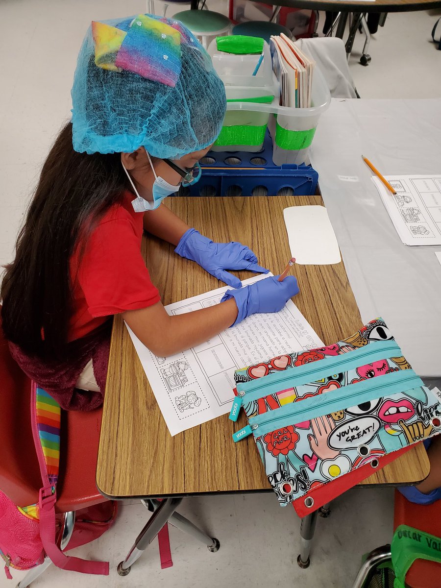 Jaleydapz's tweet photo. Listos para seguir examinando el género ficción realista en el Hospital Geneal de Crenshaw. (Another pinterest idea) @crenshawcomets #secondgrade #secondgradedual #dualclassroom @ChannelviewISD #classroomtransformation https://t.co/YZSxKTo49x