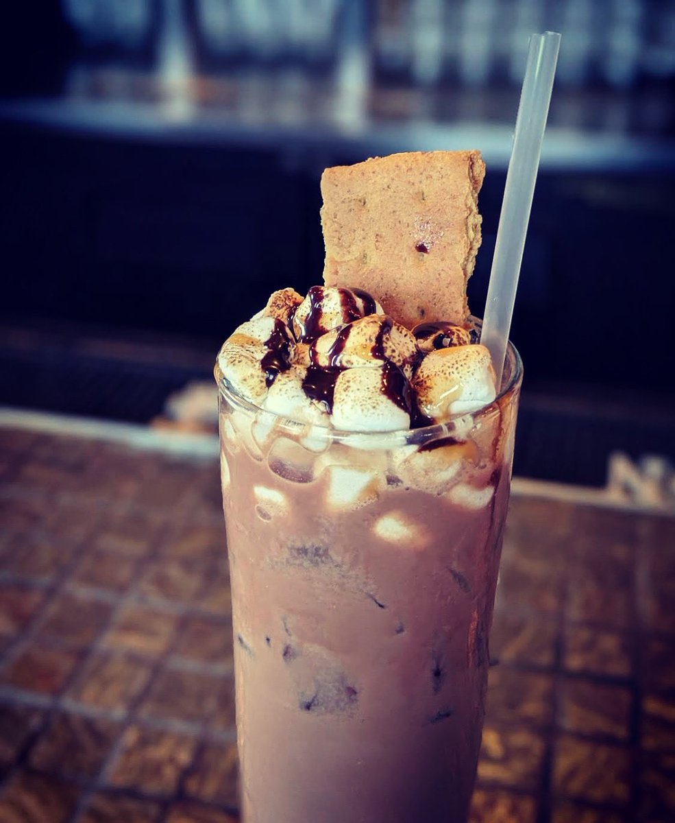 Feeling the fall chill? Throw on your comfiest sweater and stop in Pieces for a sip of a s’more-inspired boozy cocktail topped with toasted marshmallows. Play a round of games with your friends or stop in solo to keep us company at the bar.