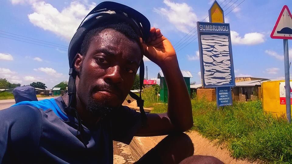 RGBekoe's tweet photo. Talk of challenge and i’ll say this was one of my biggest challenge - a 30-km ride from Bolgatanga to Navrongo; the temperature was soo high my energy drink got hot and someone had to bring me cold drink from Bolga.
Thankful to everyone who helped me. #ReubenRides https://t.co/H2VnEvnwSm