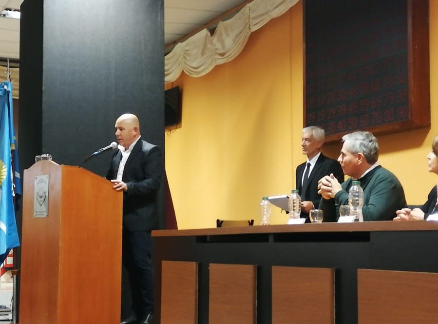 Canal12web's tweet photo. #AHORA habla @ric_sastre intendente actual y vicegobernador electo. Destaca la presencia del ex intendente #Eliceche y del Alfredo Béliz. "Construimos políticas transversales con todos los sectores", dice y recuerda los primeros años de gestión. https://t.co/VEVxZhOGhp