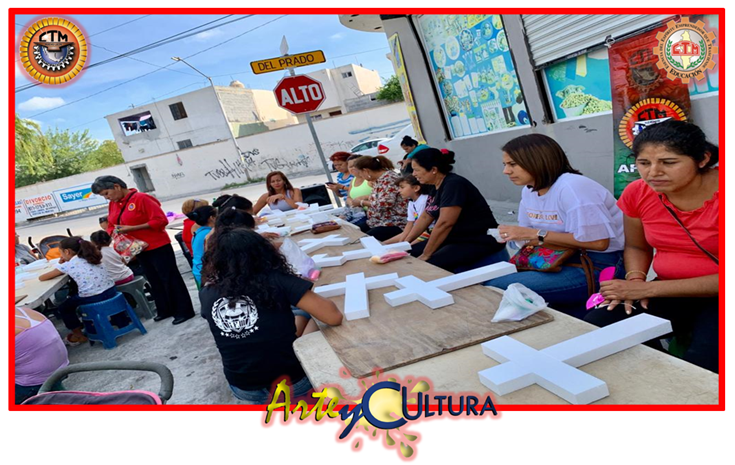 ctmapodaca's tweet photo. #ArteYCultura
Buenas tardes estuvimos con vecinos de la colonia Tréboles,teniendo como actividad la elaboración de cruces con motivo de las festividades del día de muertos.➕
Con estas actividades nuestro secretario general de la 
@CTM_NL
  Ismael Flores fomenta el autoempleo. https://t.co/v8mOD3qzxd
